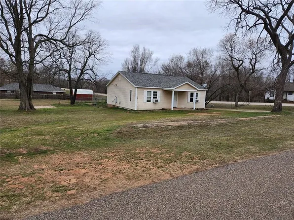 301 Dogwood Ave, Wellston, OK 74881