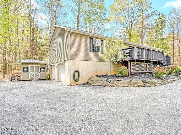 3rd image of 115 Hillcrest Dr