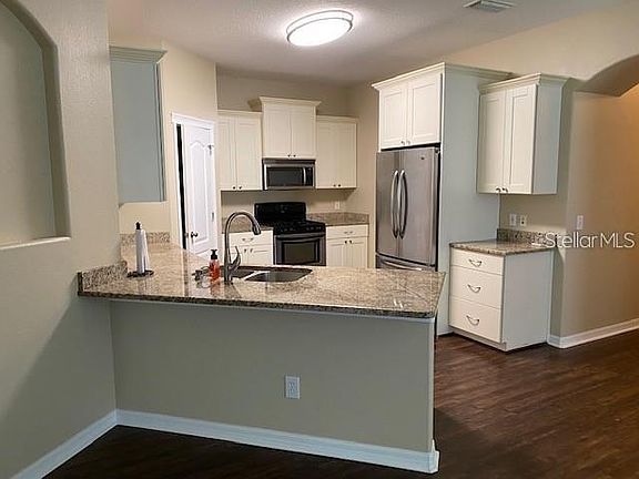 4th image of 6903 Surrey Hill Pl
