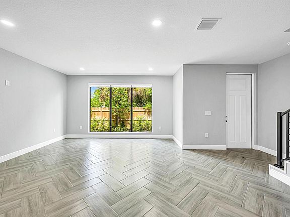 5th image of 333 NW 41st St