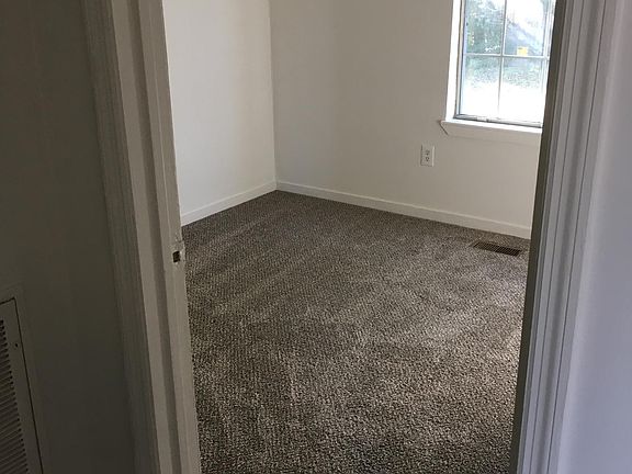 2nd smaller bedroom, closet