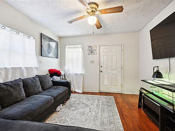 2nd image of 3755-57 Cypress St