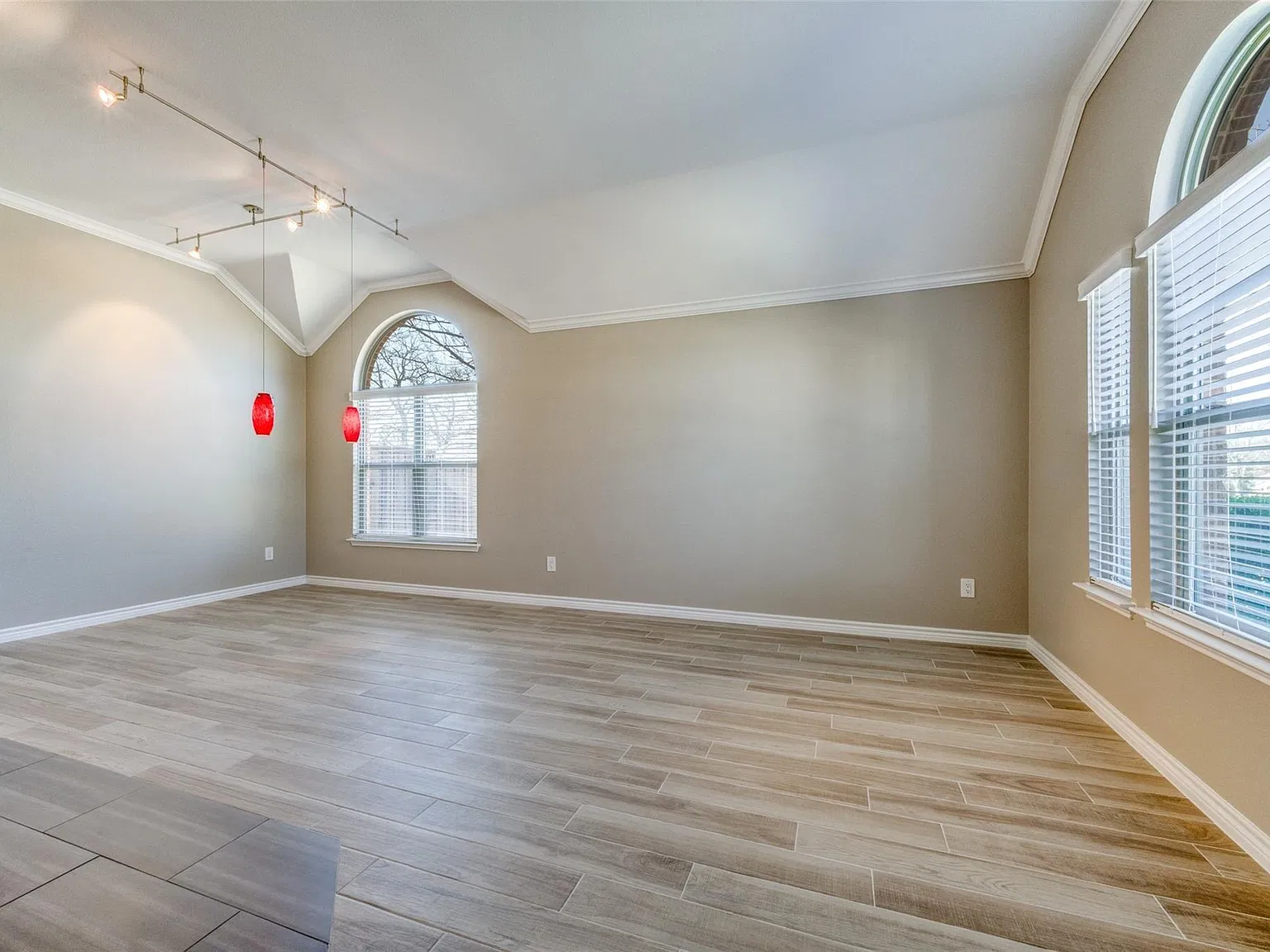 3 bed, 1804 sqft, $2,400 — Photo 4