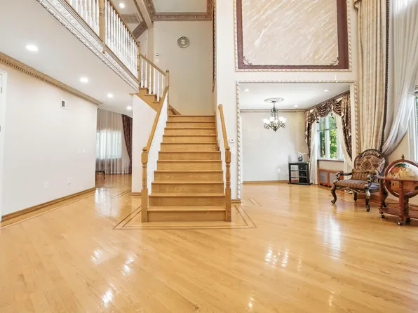 77-16 Kew Forest Lane image 6 of 38