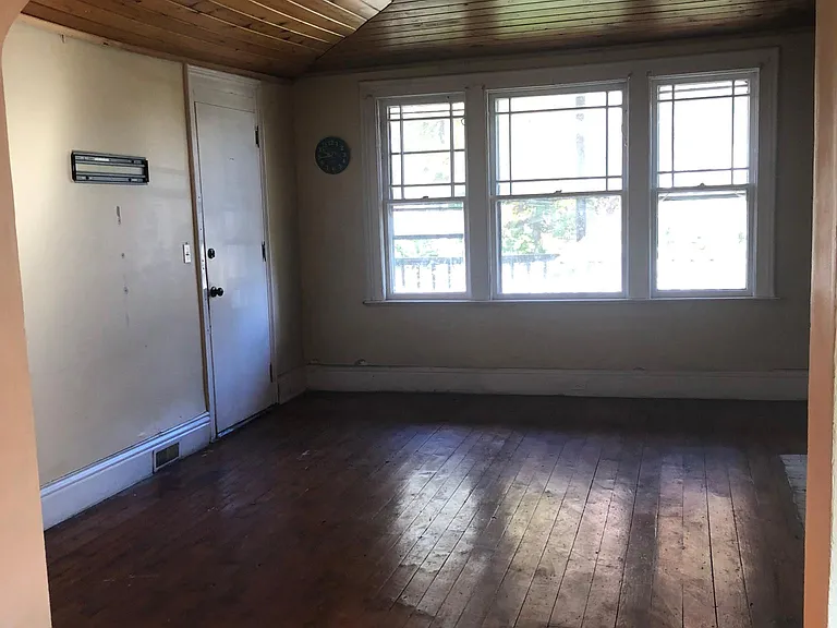 290 7th St #1 — Photo 5
