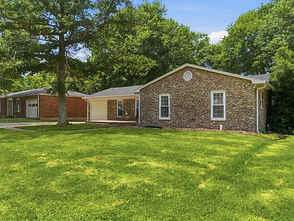 3rd image of 147 Meadowbrook Dr