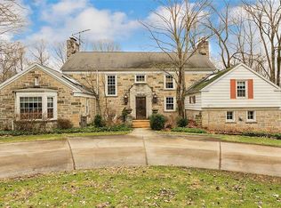 100 Mill Hollow Dr, Moreland Hills, OH