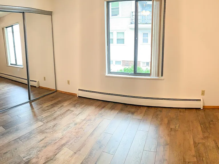 1132 E Johnson St — Photo 10