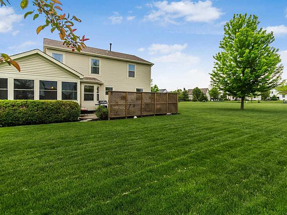 3rd image of 573 Apple Dr