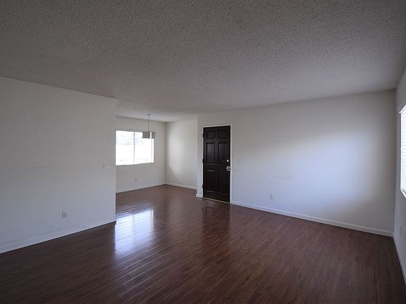 3rd image of 12338 Oxnard St APT 205