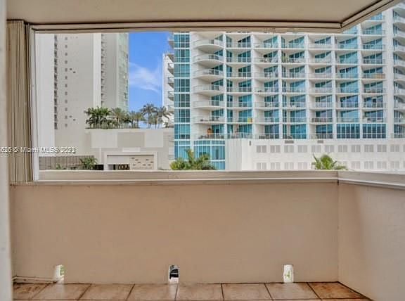 5th image of 505 NE 30th St APT 206