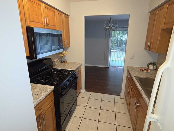 5th image of 18320 Cherry Creek Dr APT 4