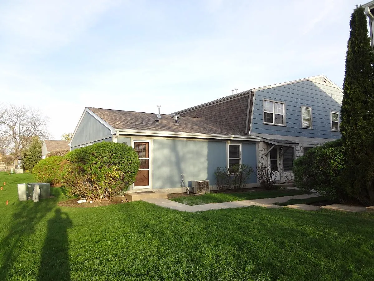 2 bed, $1,895 — Photo 1