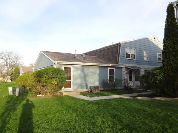 328 Somerset Ln, Vernon Hills, IL 60061