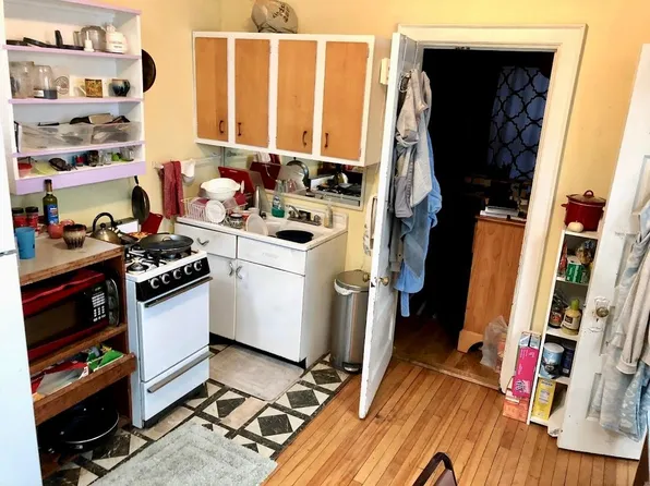 419 State St APT 4, Madison, WI 53703