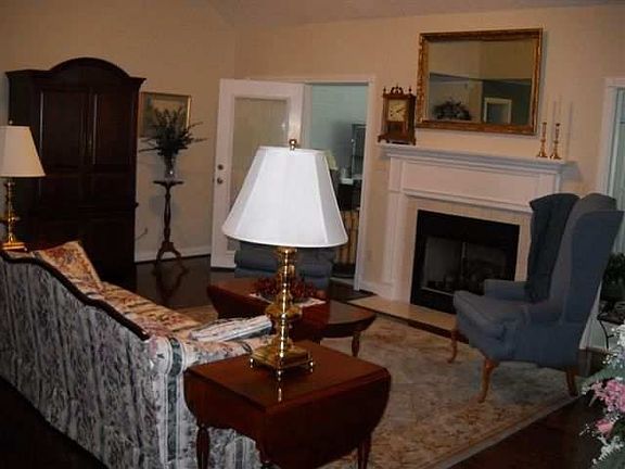 2nd image of 561 Lamplighter Ct