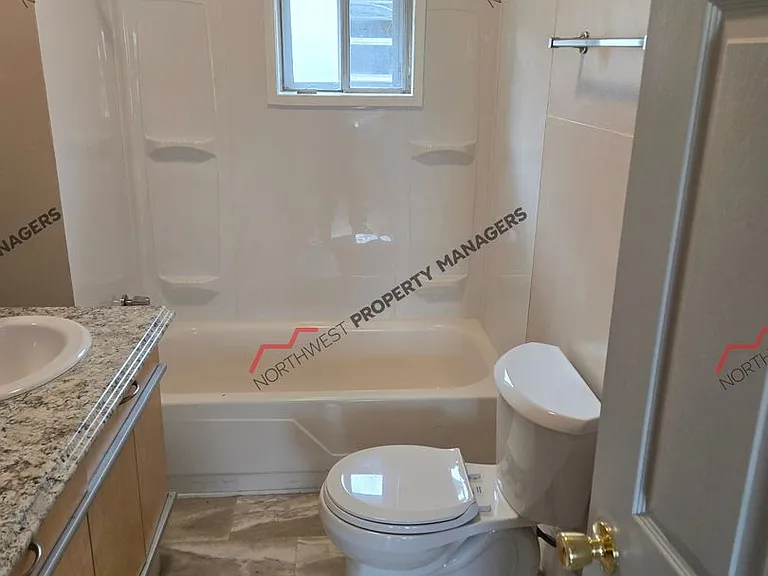 927 Marion St — Photo 10