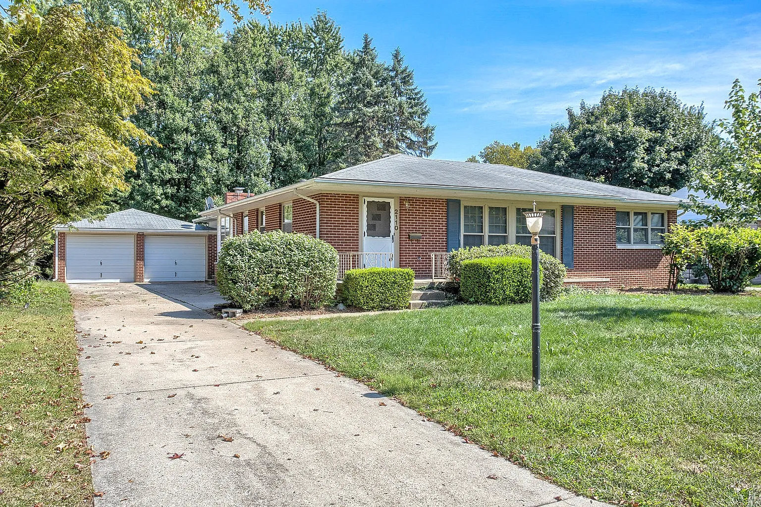 2110 Boudreau Dr photo 1