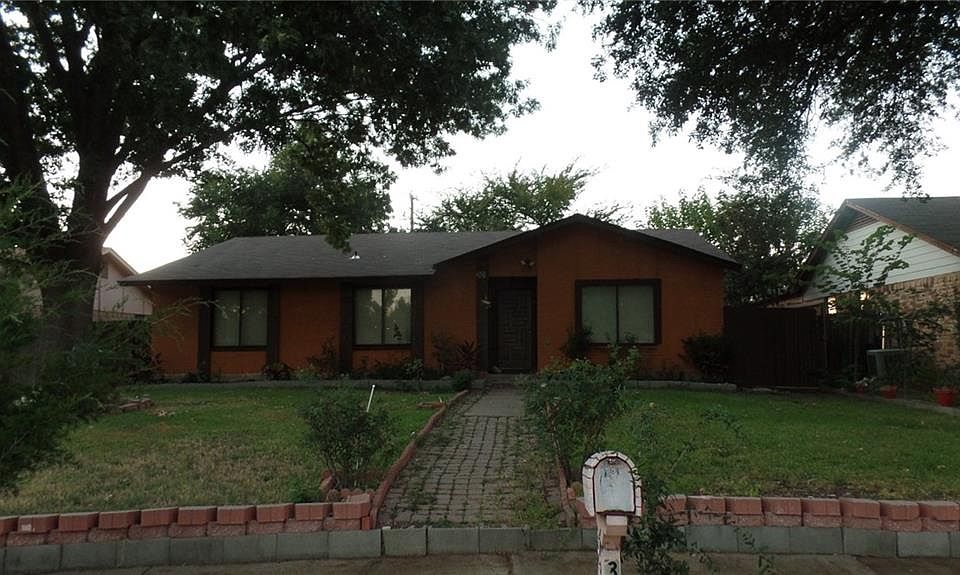 1st image of 301 Elmwood Dr