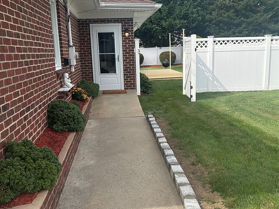 1st image of 50 Willow Ln