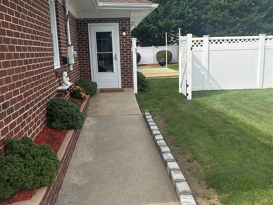 50 Willow Ln