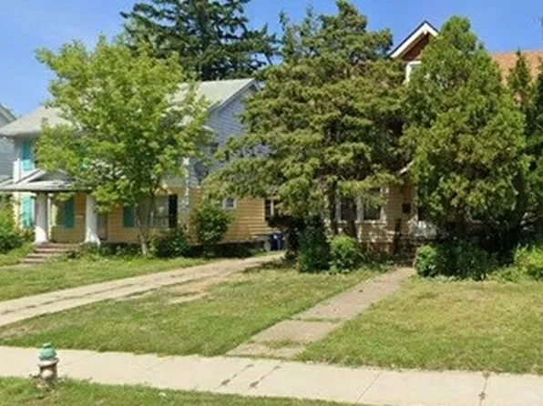 2113 N Taylor Rd, Cleveland Heights, OH 44112