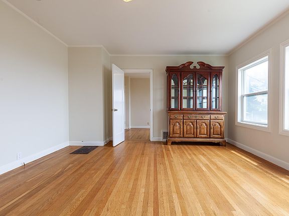 5th image of 133 Kensington Way #3