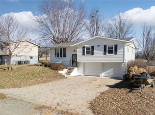 705 S 11th St, Savannah, MO 64485