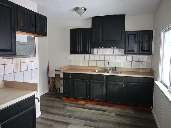 2nd image of 2614 Tausend St