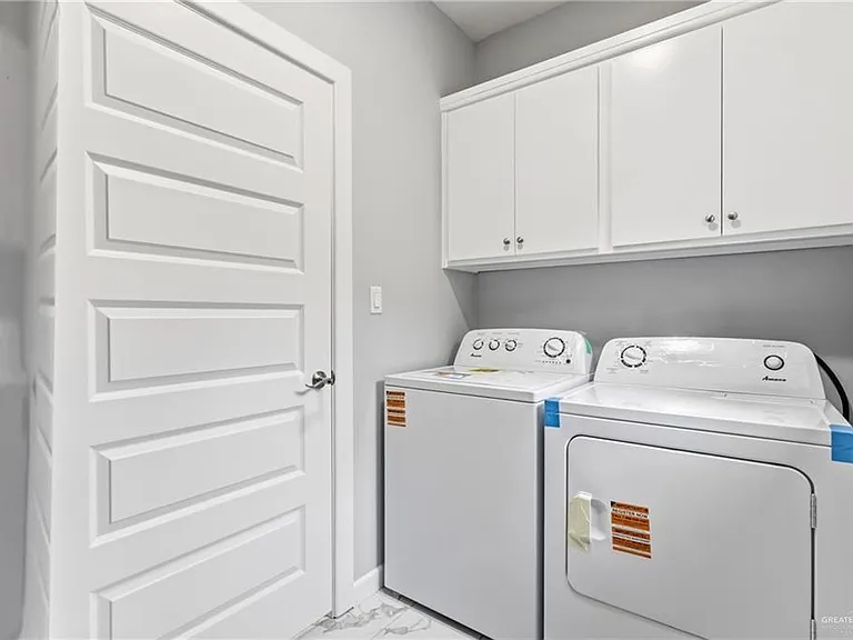 907 S Diplomat Dr — Photo 12