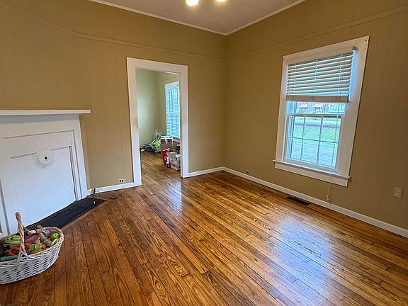 3rd image of 200 Watson St