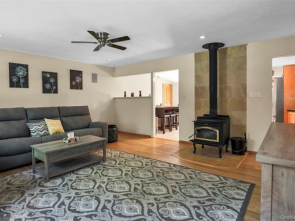 5th image of 11 Oakwood Drive