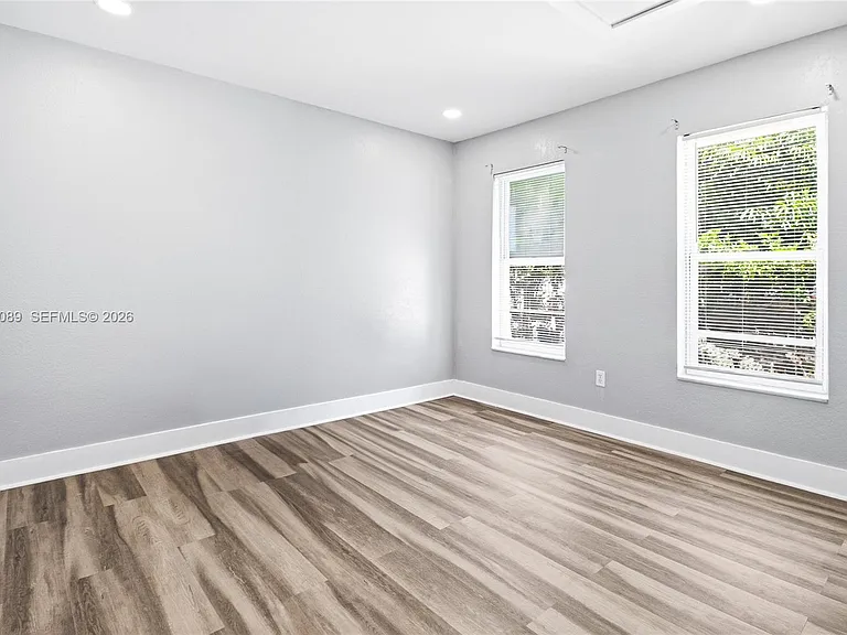 610 SW 2nd Ave #1 — Photo 22