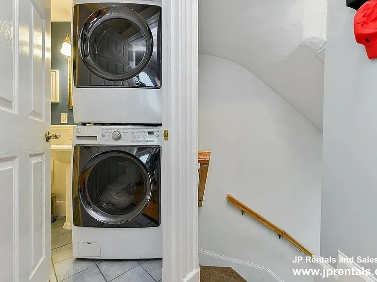 202 W 7th St #2 — Photo 13