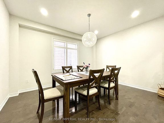 4th image of 3 Collier Cres