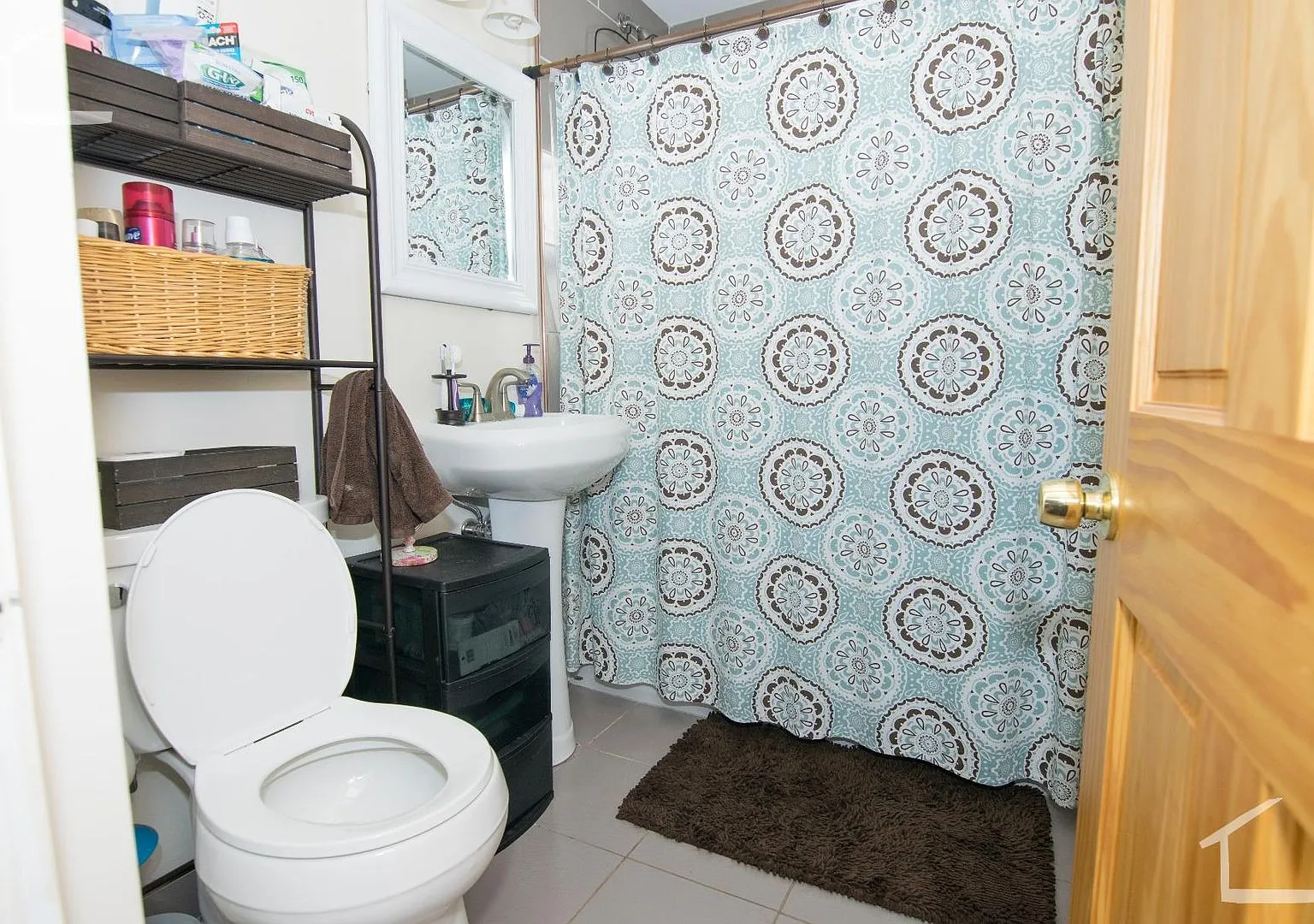 Beautiful 3 bed in a prime location in Watertown. — Photo 2