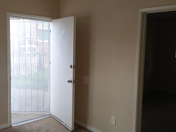 4th image of 918 E 16th St