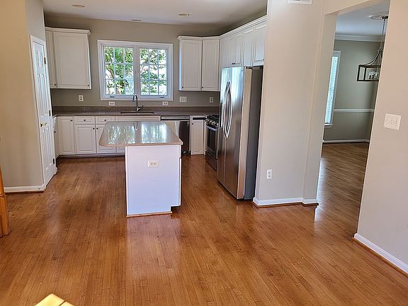 Eat-In Kitchen