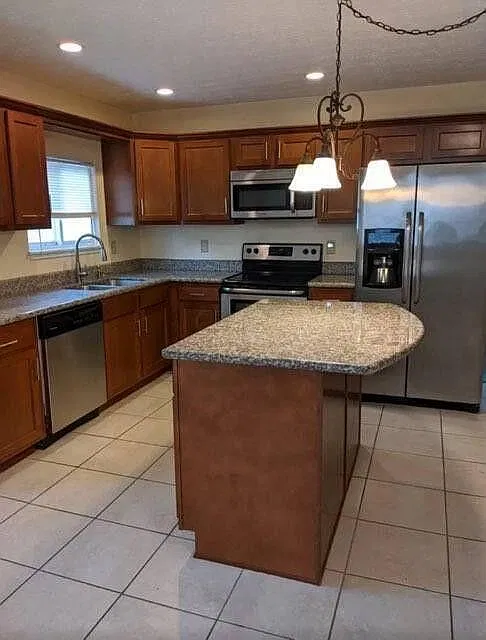3 bed, 2.0 bath, 1248 sqft, $2,300 — Photo 3