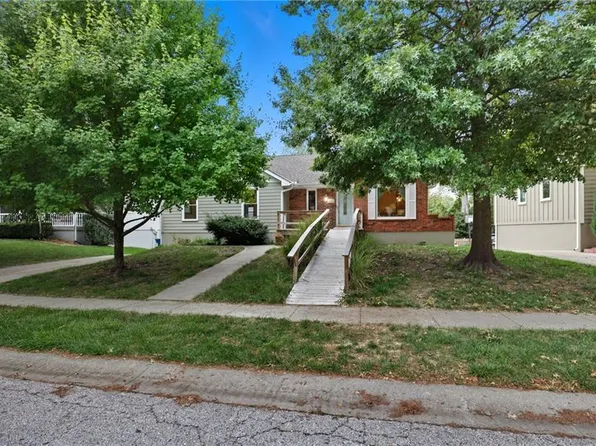 862 Amesbury Ave, Liberty, MO 64068