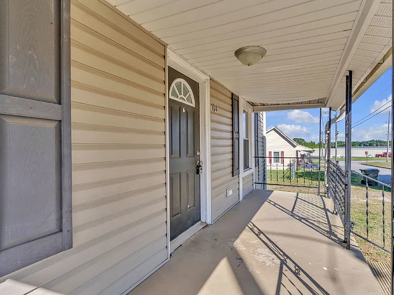 104 Lake Ave — Photo 3