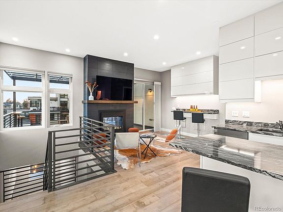 3rd image of 6708 E Lowry Boulevard