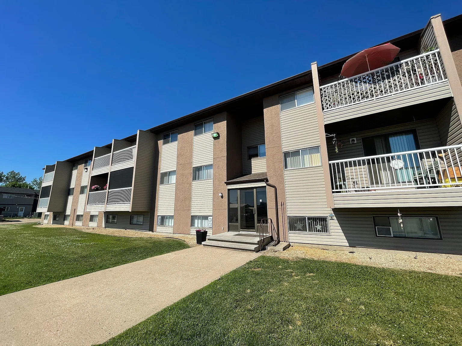 Pinecrest Apartments - Choose your rent level - Call for Details - Heat, water — Photo 2
