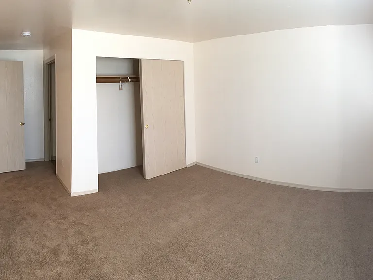 McNary Heights Apartments — Photo 24