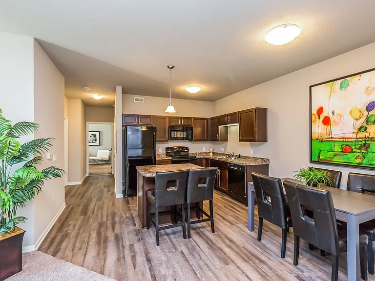 2314 E Porter Ave — Photo 5