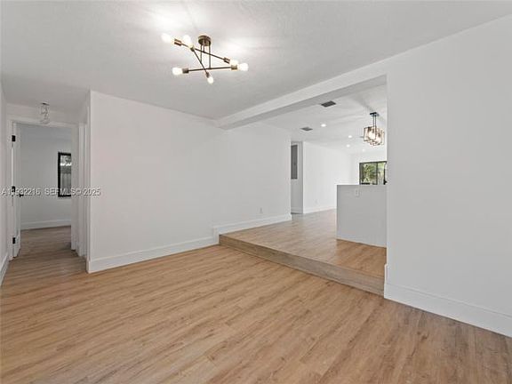 5th image of 1516 SW 30th Ter