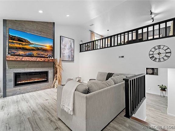 3rd image of 4731 Harbor Heights Ln