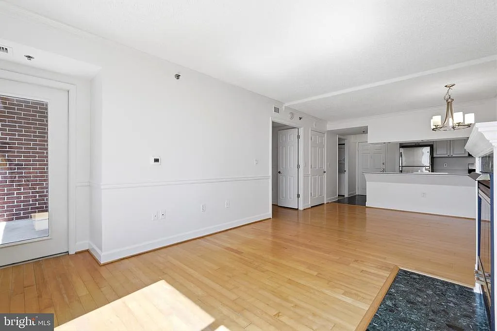 Building Photo - 1276 N Wayne St #319