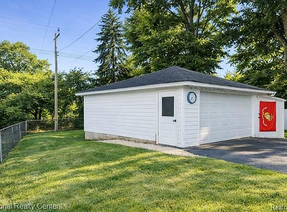 4th image of 2639 Woodbine Dr