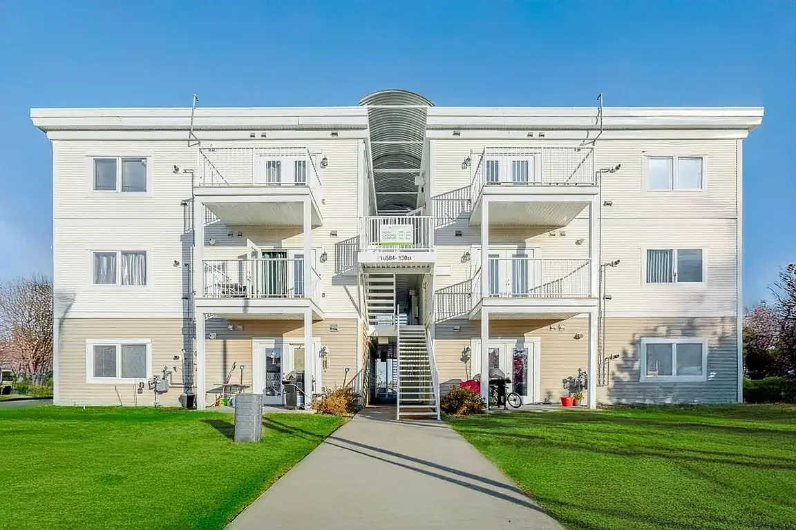 Oxford Apartments — Photo 3